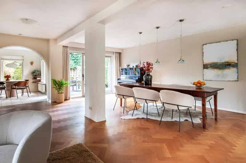 Vrijstaande Villa te Bussum 6 Slaapkamers Grote Tuin