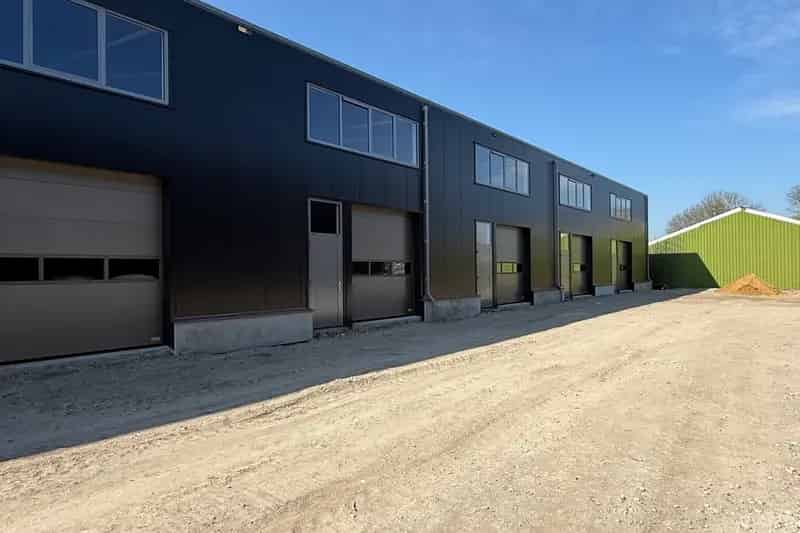 Bedrijfshal te koop of te huur Genderen 136m²