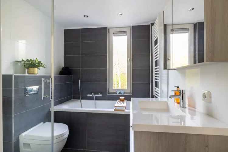 Ruime 4 Slaapkamers Huis Breda Princenhage Luxe Badkamer Tuin Dakterras