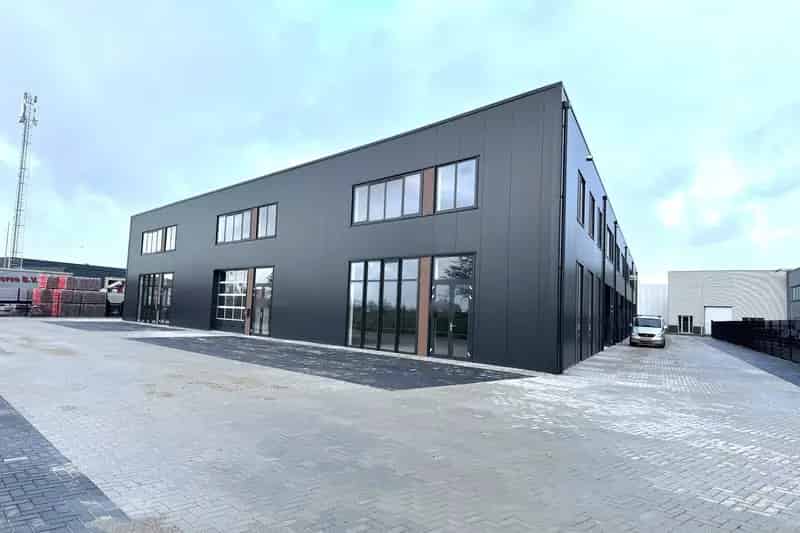 Bedrijfshallen te koop Boven Leeuwen