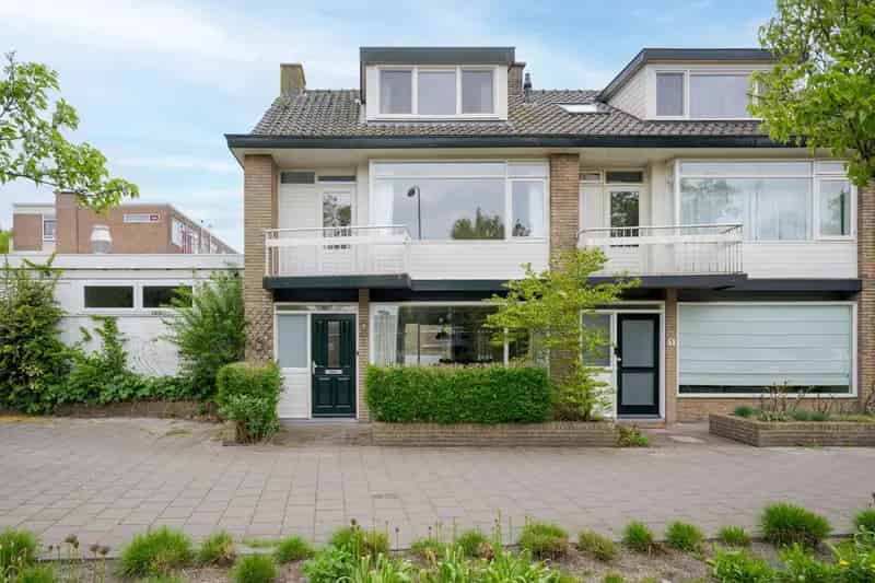 Zeskamer Eindwoning met Garage en Hobbyruimte Voorschoten