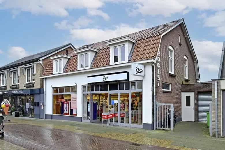 338m2 Winkelruimte te Huur Putten Centrum
