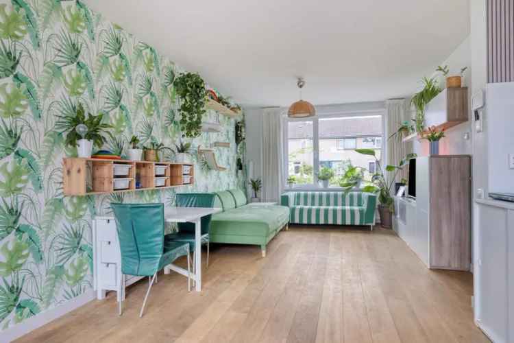 Ruime gezinswoning met 4 slaapkamers serre en diepe tuin