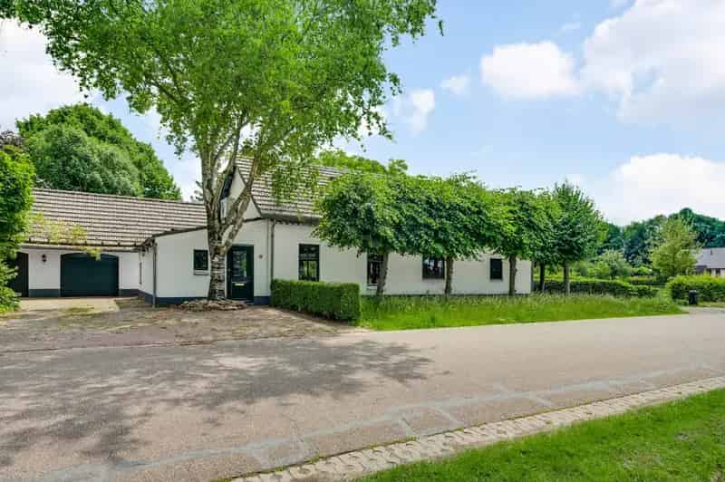 Gerenoveerde Woonboerderij 4 slaapkamers Grote Tuin Nabij A2