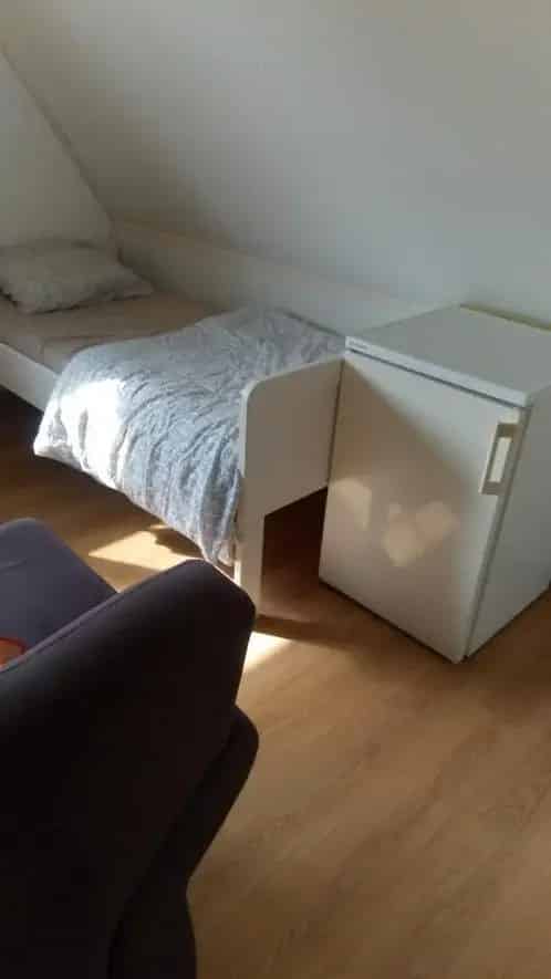 Gemeubileerde Kamer met Eigen Koelkast en Bergruimte