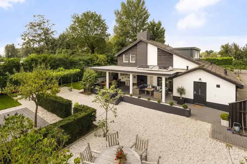 Luxe Villa met Gastenverblijf en B&B Mogelijkheid in Zeeland