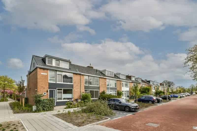 Huis te koop Amstelveen 4 slaapkamers 2 badkamers royale tuin