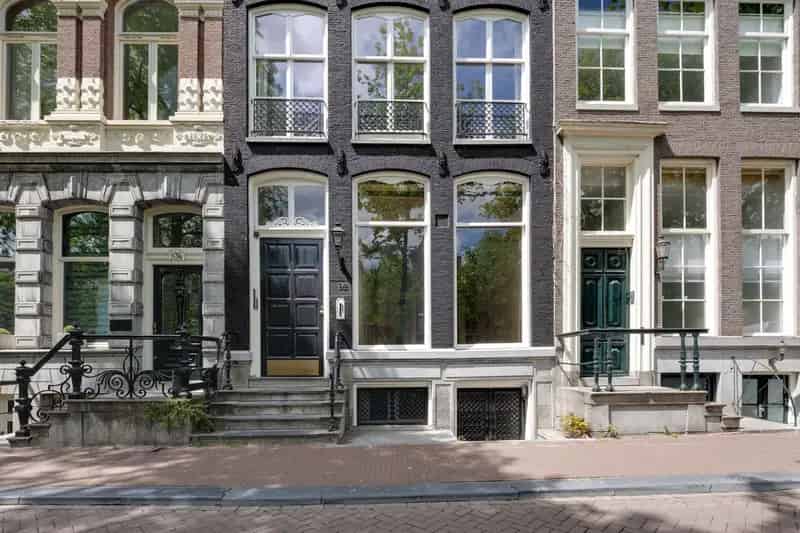 Rijksmonumentale benedenwoning Amsterdam Singel