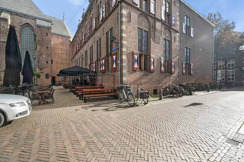 Winkel en bovenwoningen te koop in Zwolle Centrum