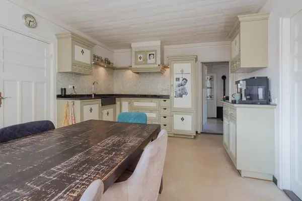 Vrijstaande woning met werkplaats en veel ruimte te koop in Melderslo