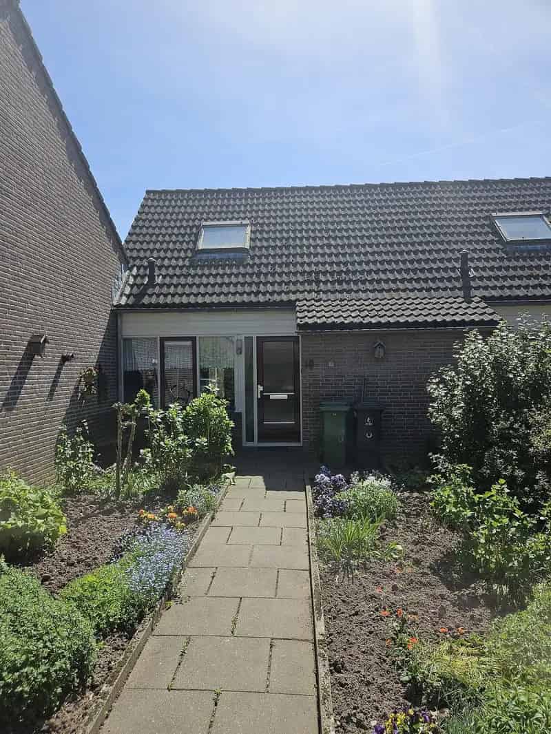 Olieakkerstraat 18: Ruime woning nabij centrum voor 55-plussers