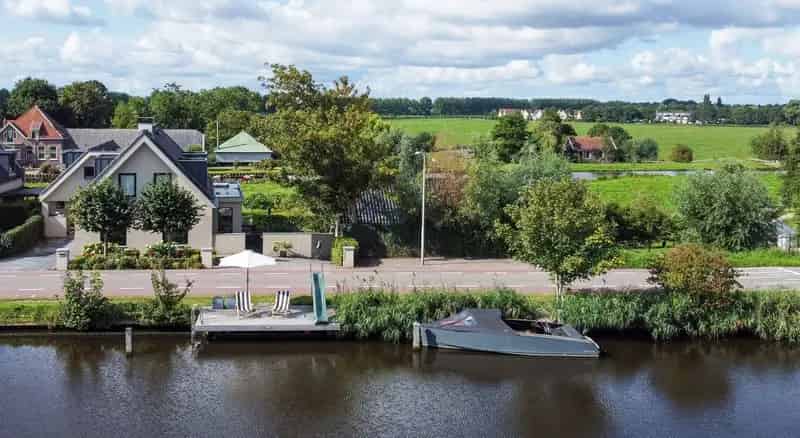 Luxe Villa Amsteldijk Zuid: 7770m2, Bijhuis, Aanlegsteiger