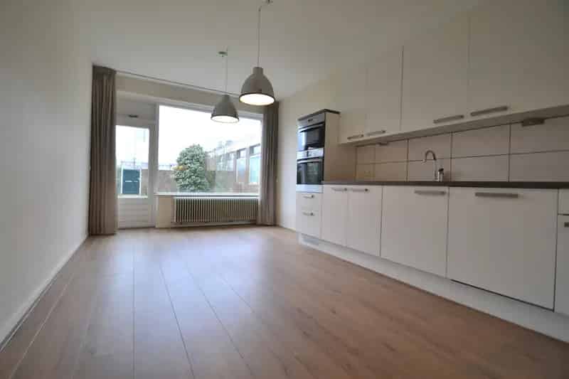 8 Slaapkamers Familiewoning Ruime Tuin  Geen Woningdelers