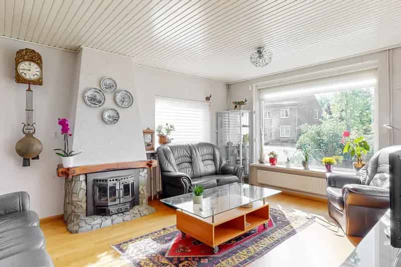 Huis te koop Aalsmeer: Ruime hoekwoning met garage en uitbouw