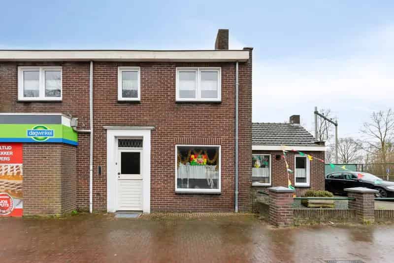 Woon Winkelpand America: Supermarkt plus woning te koop