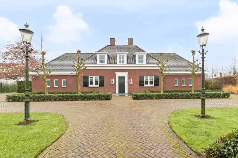 Luxe Villa met Zwembad en Poolhouse te Koop
