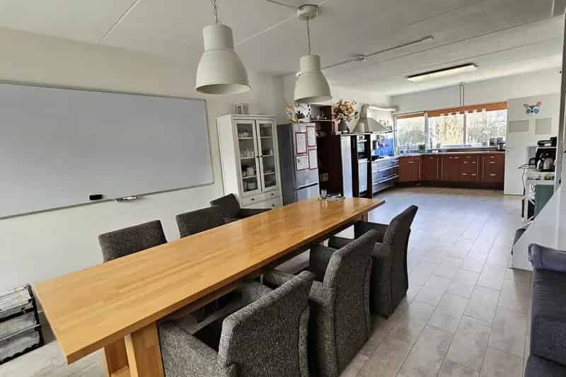 Bedrijfshal Almere te huur: 400m² villa met kantoor