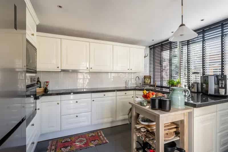 Ruime 5 Slaapkamer 2 Onder 1 Kapwoning Nabij Midden Delfland