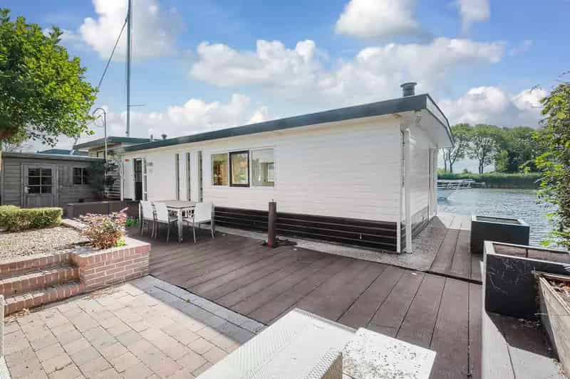 Woonark te koop aan de Vecht Weesp