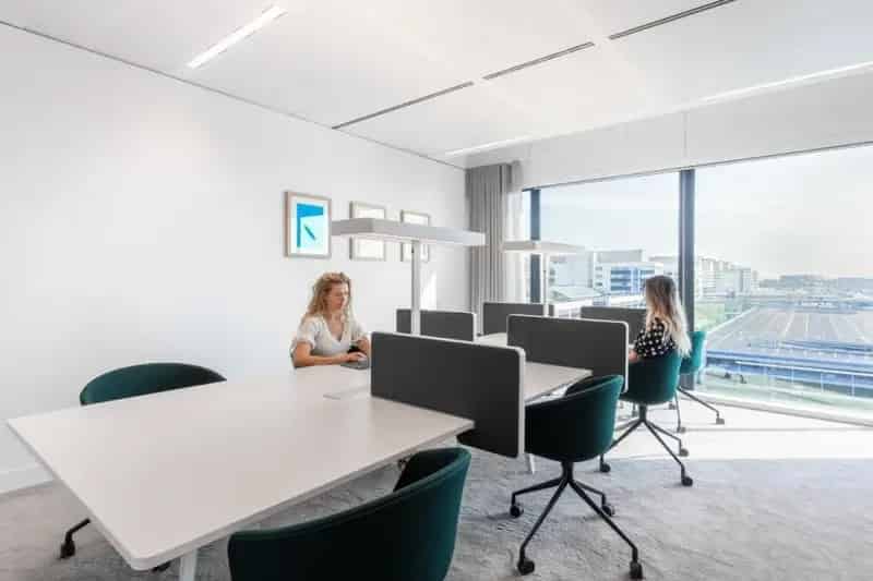 Onbeperkte toegang tot kantoren in Regus The Base