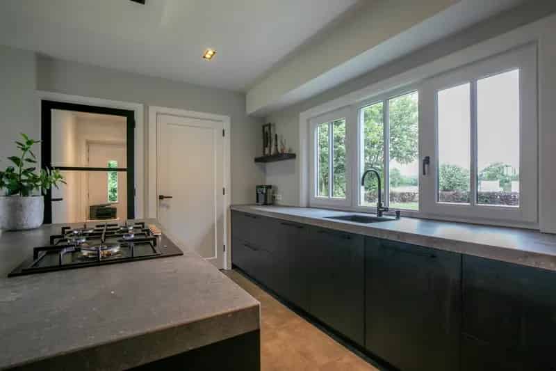 Luxe Villa met Zwembad en Stal nabij Terschuur