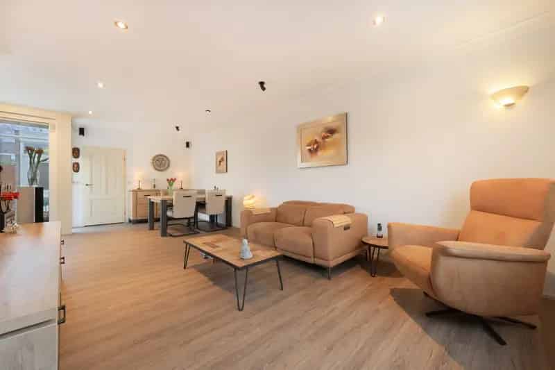 Bungalow te koop Heemskerk 3 slaapkamers moderne badkamer zonnige tuin