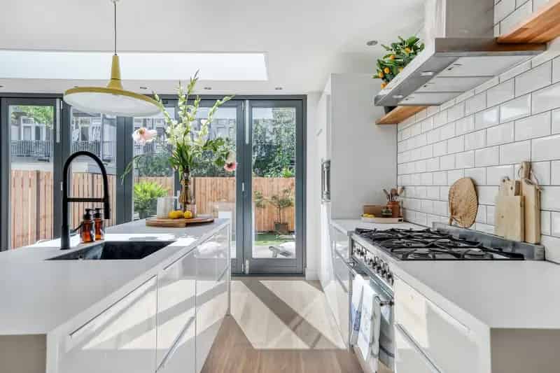 Appartement te koop Amsterdam Baarsjes: 4-kamer benedenwoning met tuin