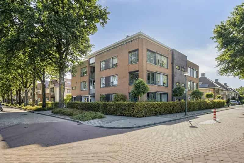 Instapklare Benedenwoning 2 Slaapkamers Terras Parkeerkelder