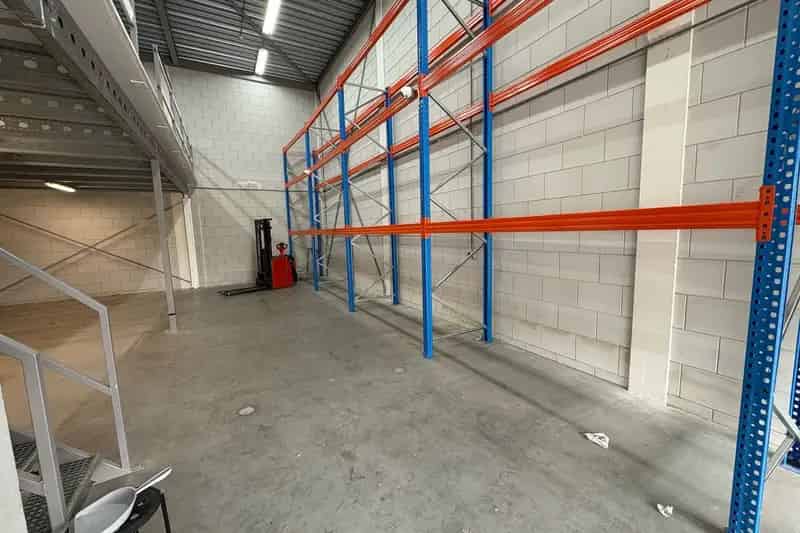Bedrijfshal te Huur Hoogvliet Rotterdam 234m²