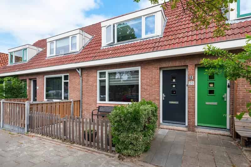 Tussenwoning Koog aan de Zaan 71m2 gerenoveerd 2 slaapkamers