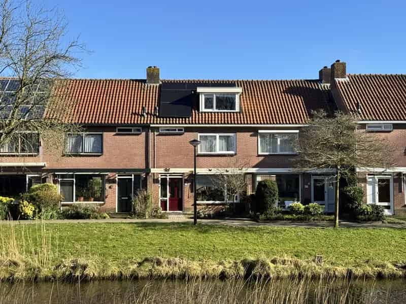 Ruime Middenwoning 4 Slaapkamers Grote Garage 10 Zonnepanelen