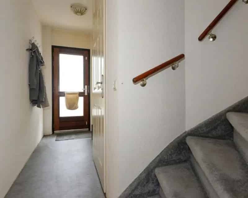 Grote Kamer Nabij Supermarkt en Tram