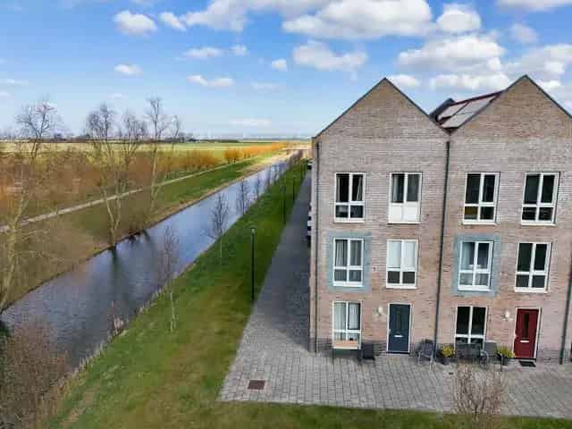 Ruime woning te koop in Middelharnis