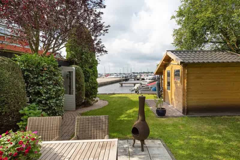Huis te koop Oud Loosdrecht: Vrijstaand met waterzicht en royale tuin