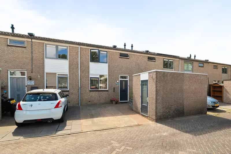 Tussenwoning Julianadorp Kruiszwin 3 slaapkamers moderne keuken