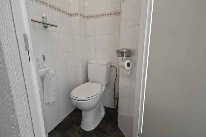 Woning aan het water met tuin en 3 slaapkamers