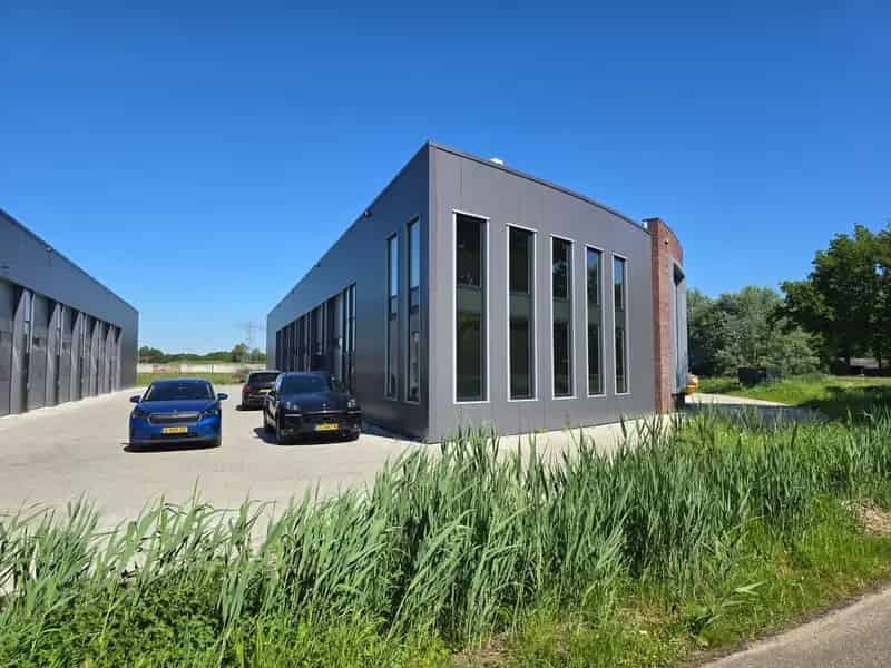 Bedrijfshal te Koop Goor 190m² Moderne Unit Zenkeldamshoek