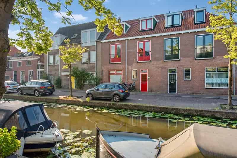 Huis te koop Delft Buitenwatersloot 5 slaapkamers diepe tuin