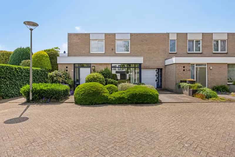 Ruime Hoekwoning Oss 4 Slaapkamers Garage Tuin Airco