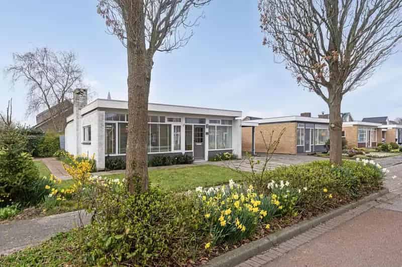 Bungalow Oostkapelle  2 slaapkamers serre garage tuin op het zuiden