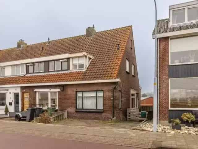 Dijkwoning Zwanenburg: Ruime tuin, uitbreidingsmogelijkheden