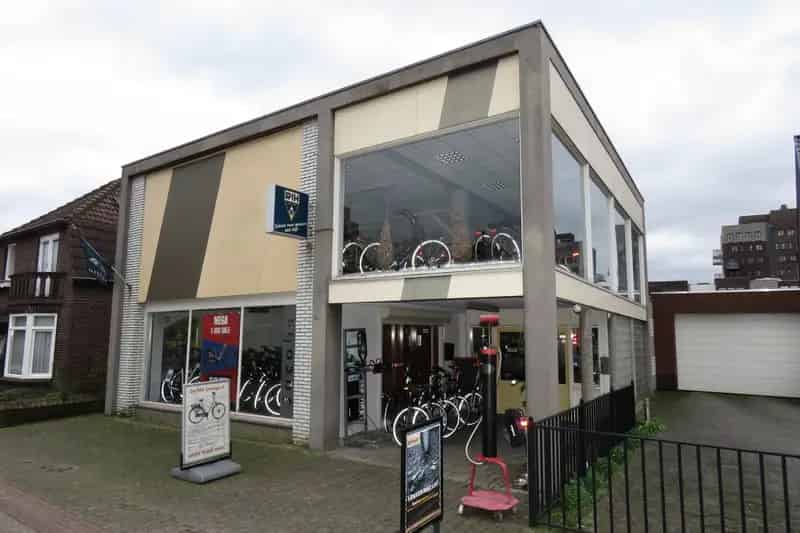 Winkelpand te koop Cuijk: Ruime winkel met werkplaats en magazijn