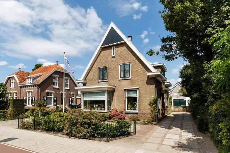 Jaren 30 Villa 176m2 2 Opritten Grote Garage Zonnepanelen