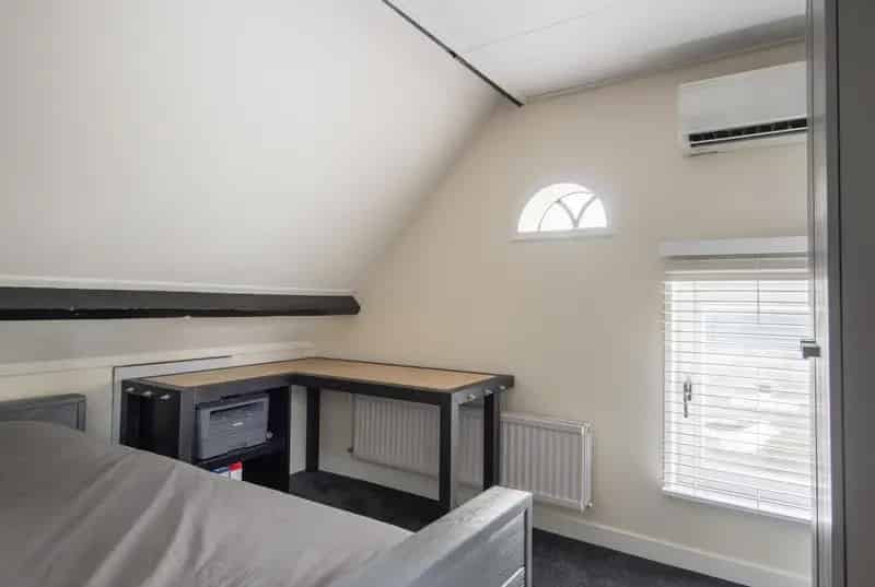 Wonen en Werken in Lunteren: Prachtige woning met loods en zwembad