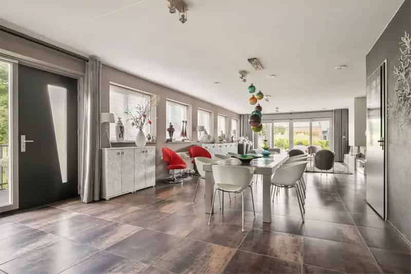 Huis te koop Beuningen: Luxe villa aan het water met werkruimte