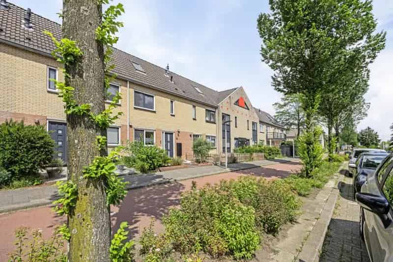 Moderne 5 Kamer Eengezinswoning te 's Gravenland