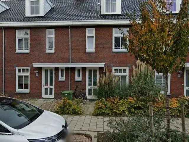 Moderne gezinswoning te huur Voorburg 5 slaapkamers 2 badkamers