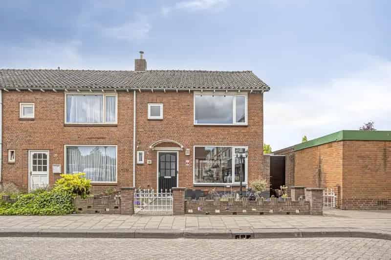 Ruime Hoekwoning Bloemenoord Waalwijk 4 slaapkamers