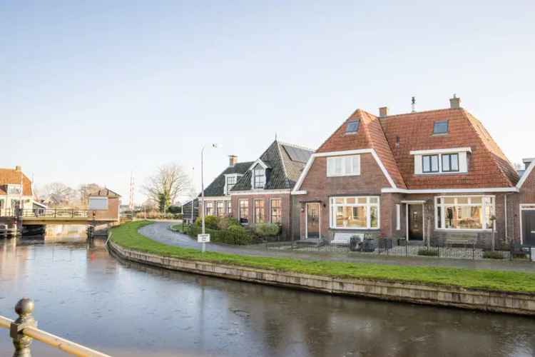 Moderne Twee Onder Een Kapwoning Aan Het Water in Workum