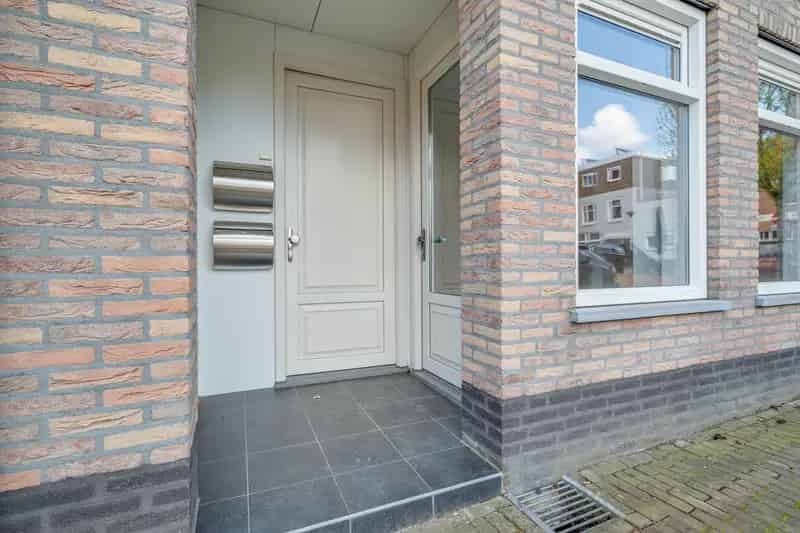 Bedrijfshal met Bovenwoning te Axel